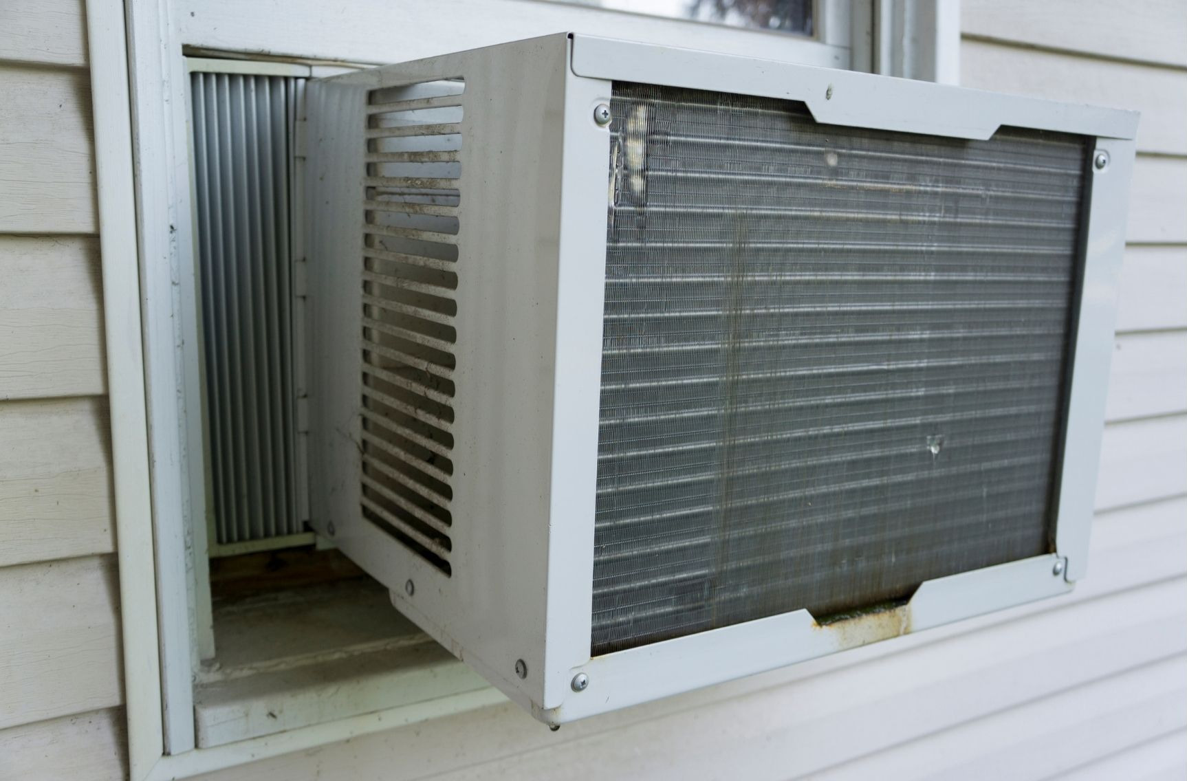 Should a Window Air Conditioner Be Tilted