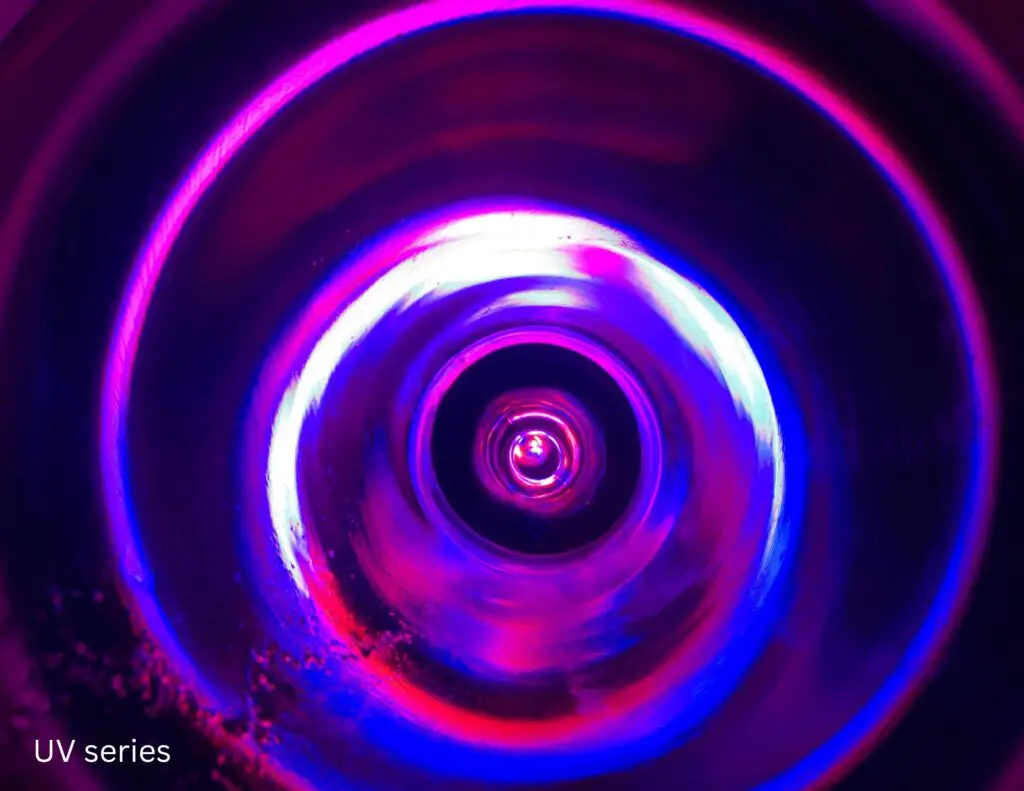 A bright purple and Blue UV light.